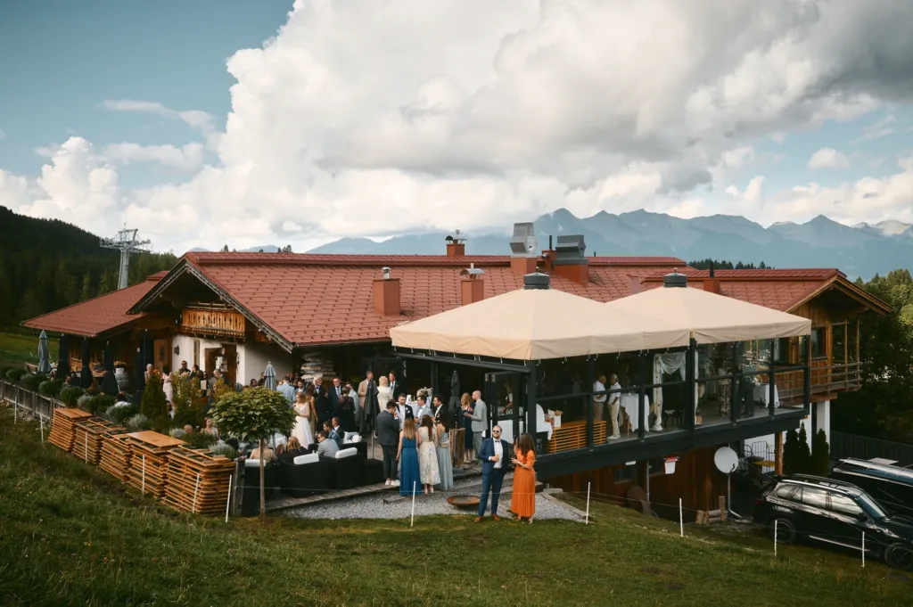 Zeremonie auf freier Wiese der Rufana Alp