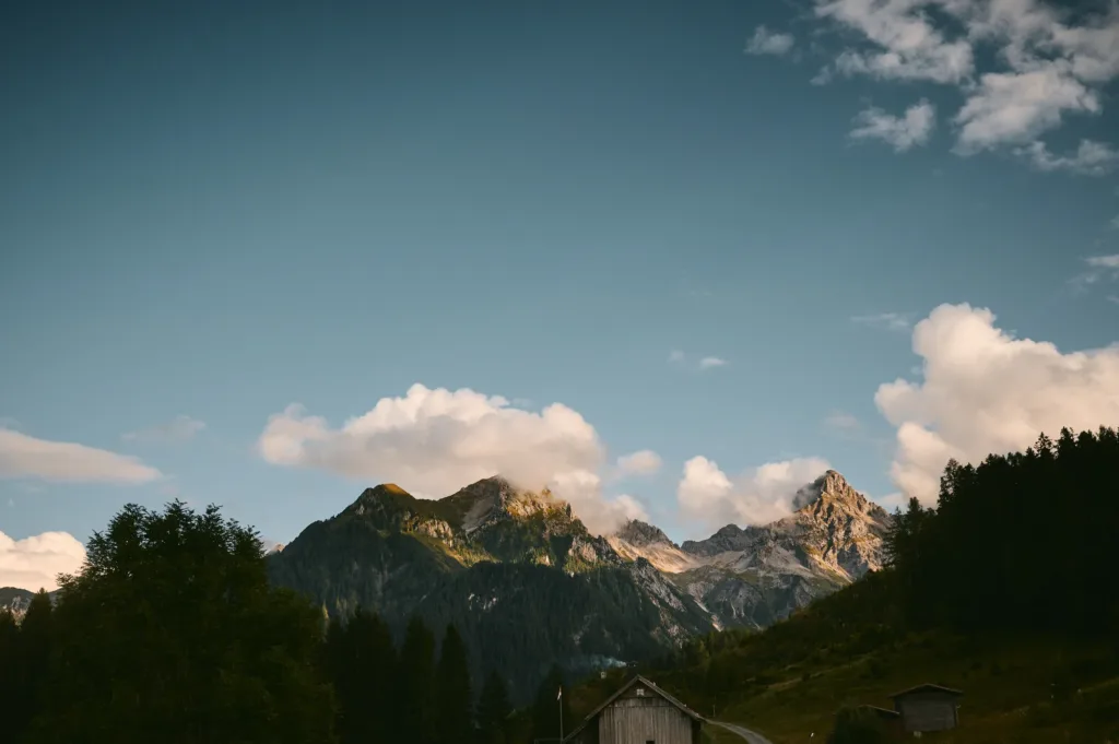 Trauung im Freien mit Blick auf die österreichischen Berge